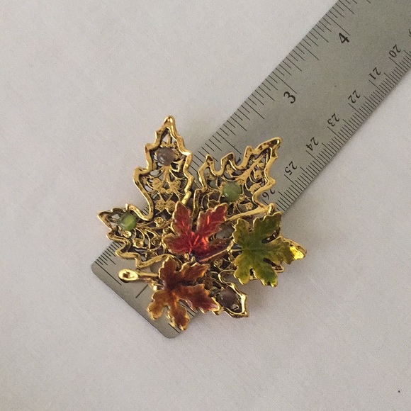 🍏50% OFF/3+...Antique Inspired Maple Leaf Brooch - Picture 7 of 7